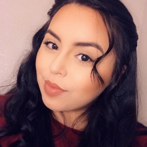 Meet your Posher, Alejandra